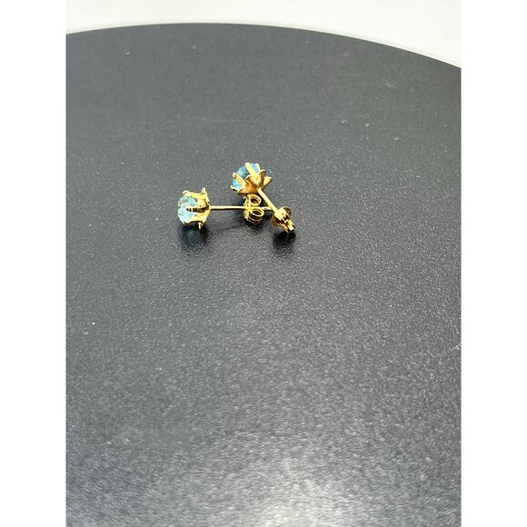 JCM Jacmel Round 5mm Blue Prong Set Blue CZ 14K Yellow Gold Stud Earrings - Picture 6 of 9